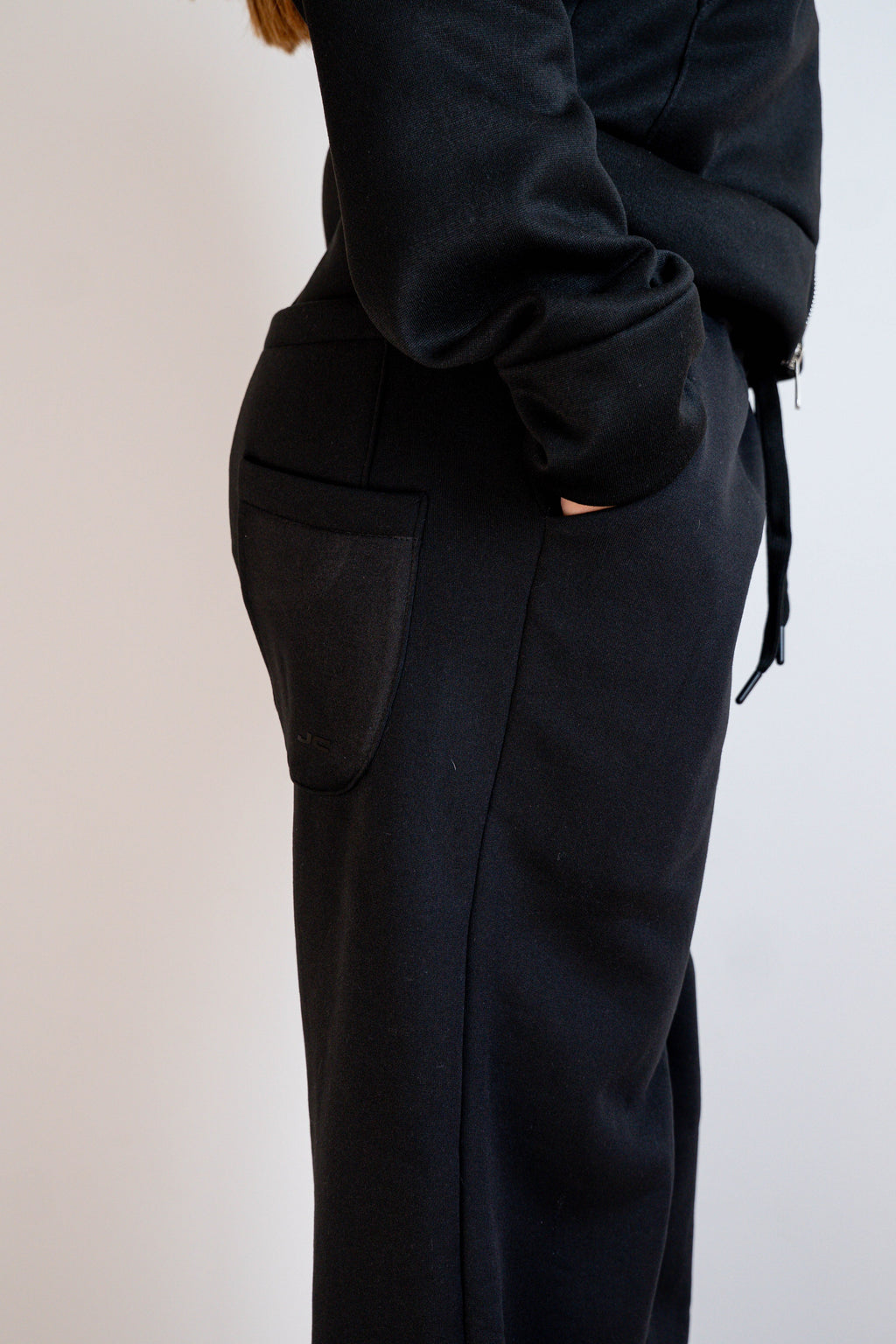 Conjunto Hoodie + Jogger Negro Mujer - JC